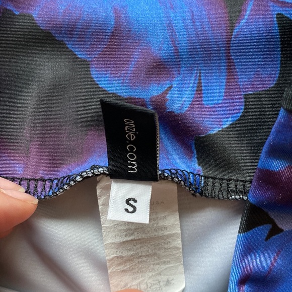 SOLD Onzie HR Floral Print Legging - Picture 7 of 7